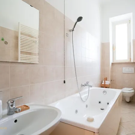Artisti Art Apartment *